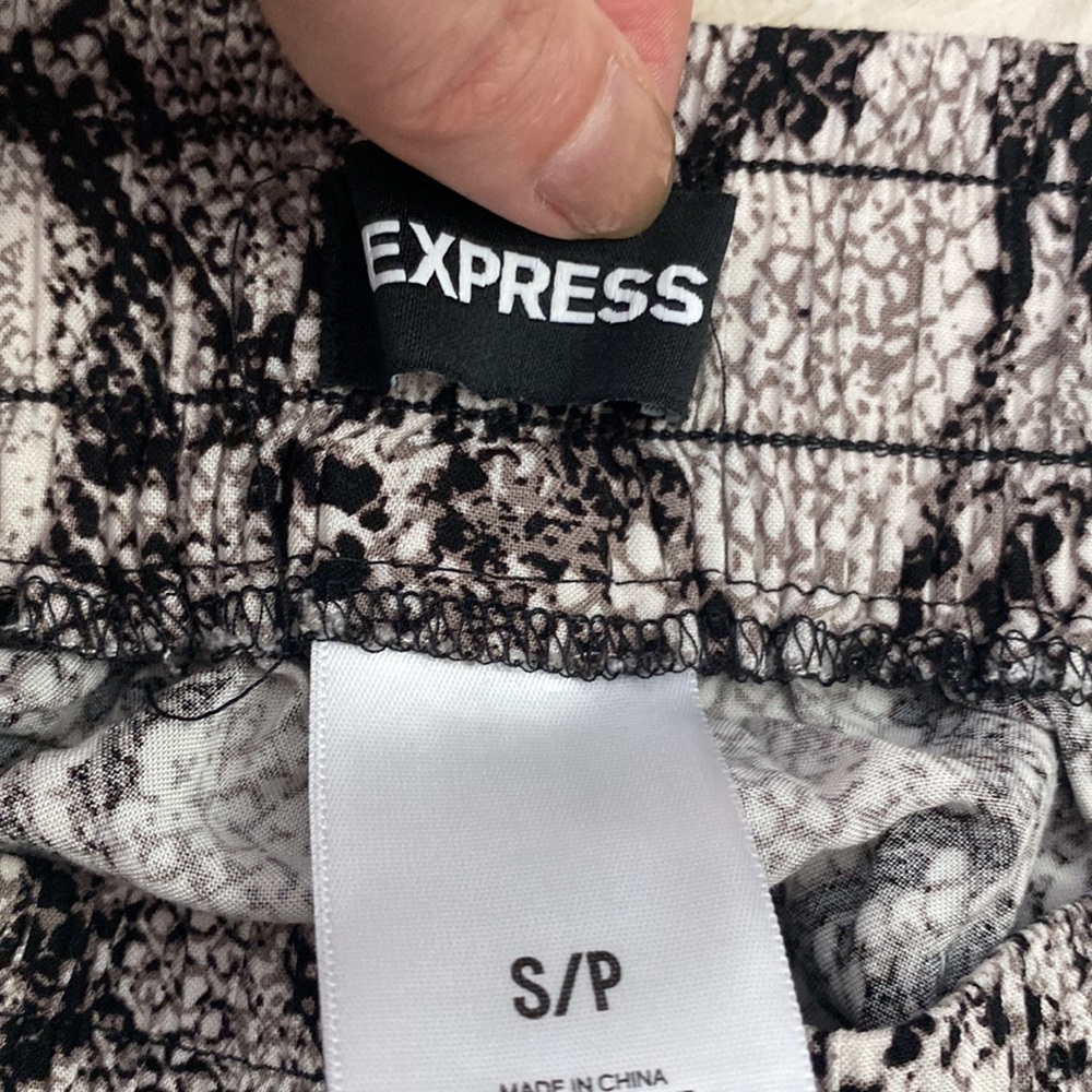 Express Python Print Loose Shorts Small - Picture 4 of 7